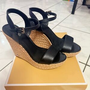 NEW WOMEN'S BLACK BEIGE MICHAEL KORS ESPADRILLE WEDGES SIZE 7